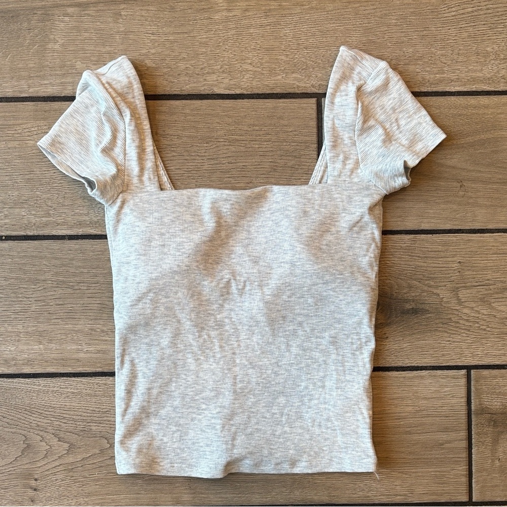 Vuori Square Neck Short Sleeve Crop Top - Heather Gray